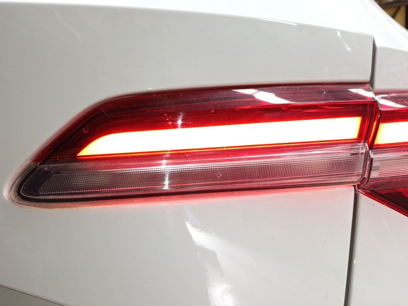 Recambio de piloto trasero derecho porton para skoda karoq (nu7, nd7) 1.5 tsi referencia OEM IAM   