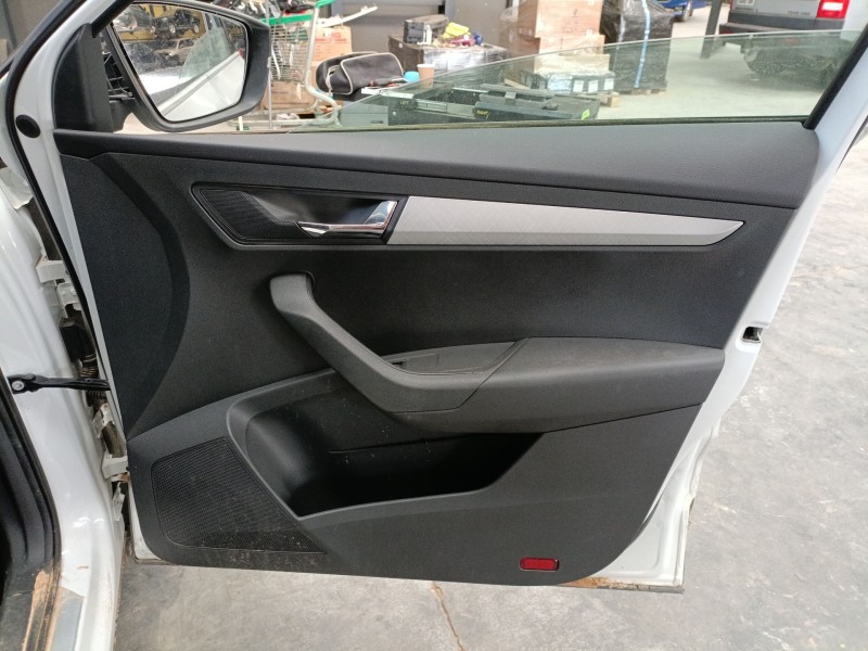 Recambio de guarnecido puerta delantera derecha para skoda karoq (nu7, nd7) 1.5 tsi referencia OEM IAM   