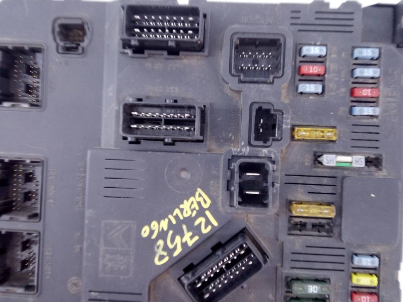 Recambio de caja reles / fusibles para citroën berlingo referencia OEM IAM 9657999680  E3-B2-35-1