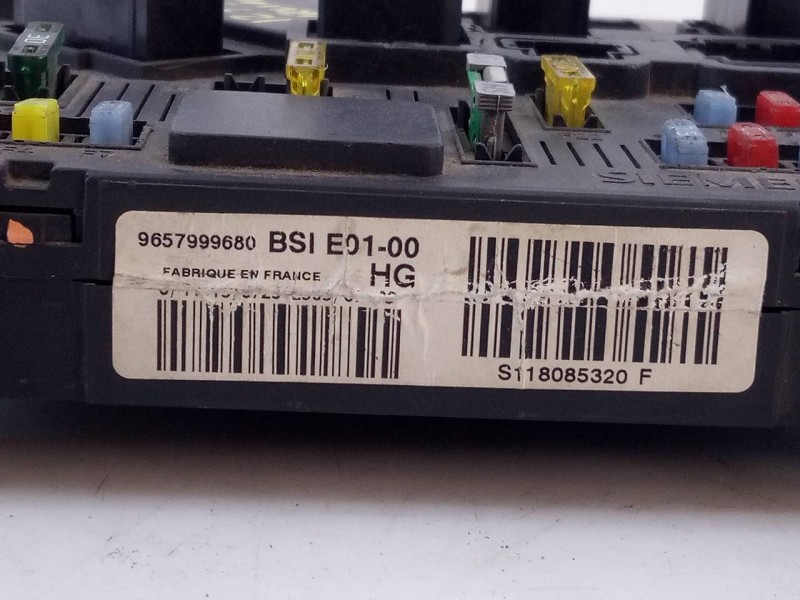 Recambio de caja reles / fusibles para citroën berlingo referencia OEM IAM 9657999680  E3-B2-35-1