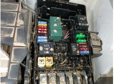 CAJA RELES / FUSIBLES 