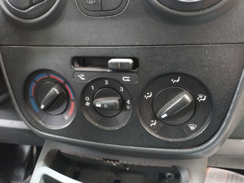 Recambio de mando calefaccion / aire acondicionado para peugeot bipper tepee 1.4 hdi referencia OEM IAM   