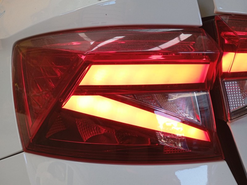 Recambio de piloto trasero izquierdo para skoda fabia iv (pj3) 1.0 tsi referencia OEM IAM   