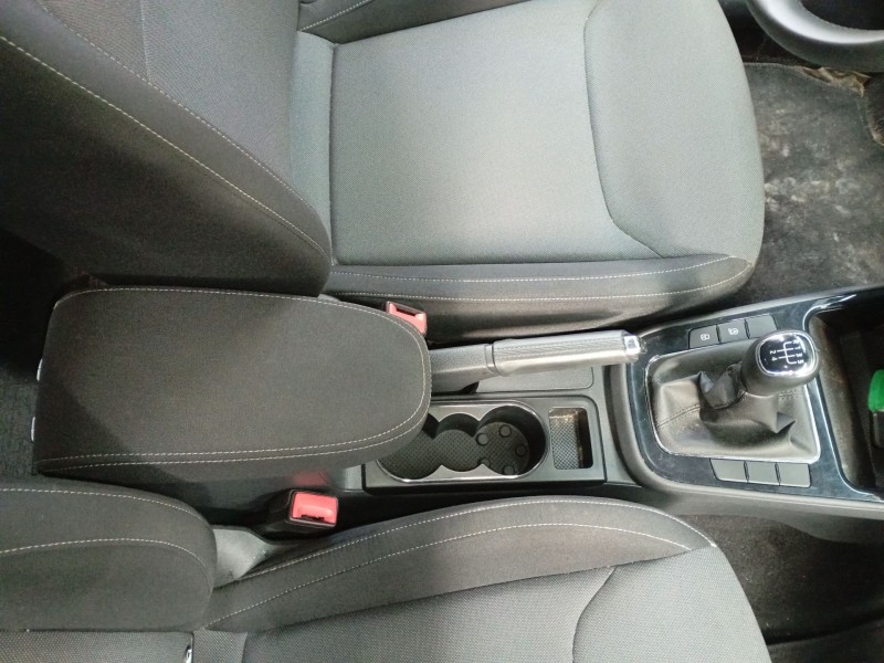 Recambio de consola central para skoda fabia iv (pj3) 1.0 tsi referencia OEM IAM   