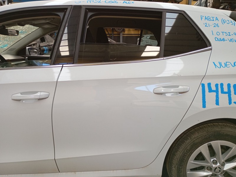Recambio de puerta trasera izquierda para skoda fabia iv (pj3) 1.0 tsi referencia OEM IAM   