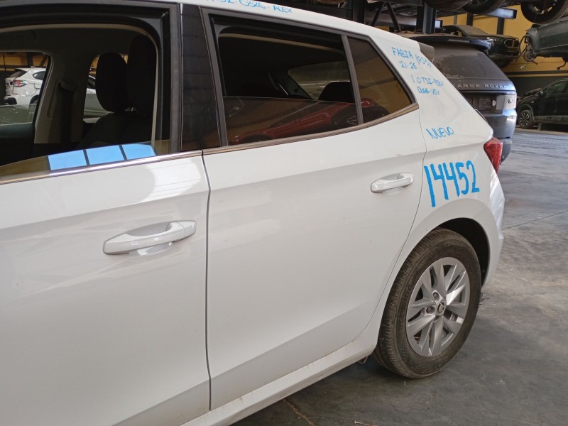 Recambio de puerta trasera izquierda para skoda fabia iv (pj3) 1.0 tsi referencia OEM IAM   