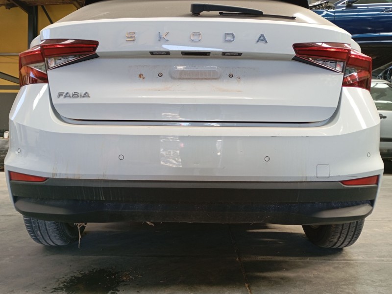 Recambio de paragolpes trasero para skoda fabia iv (pj3) 1.0 tsi referencia OEM IAM   