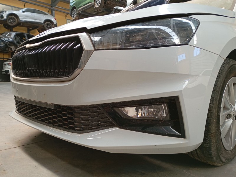 Recambio de paragolpes delantero para skoda fabia iv (pj3) 1.0 tsi referencia OEM IAM   