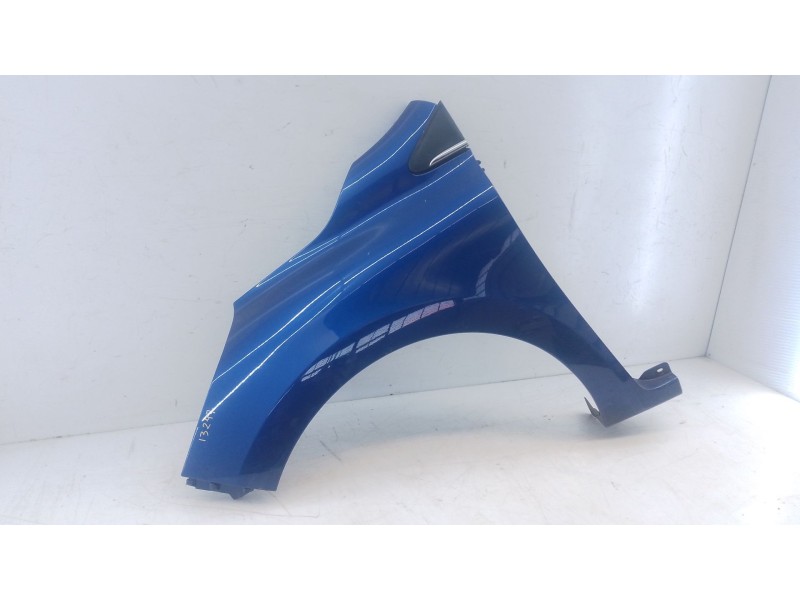 Recambio de aleta delantera izquierda para renault clio iv (bh_) 1.5 dci 90 referencia OEM IAM   E4-B3-5