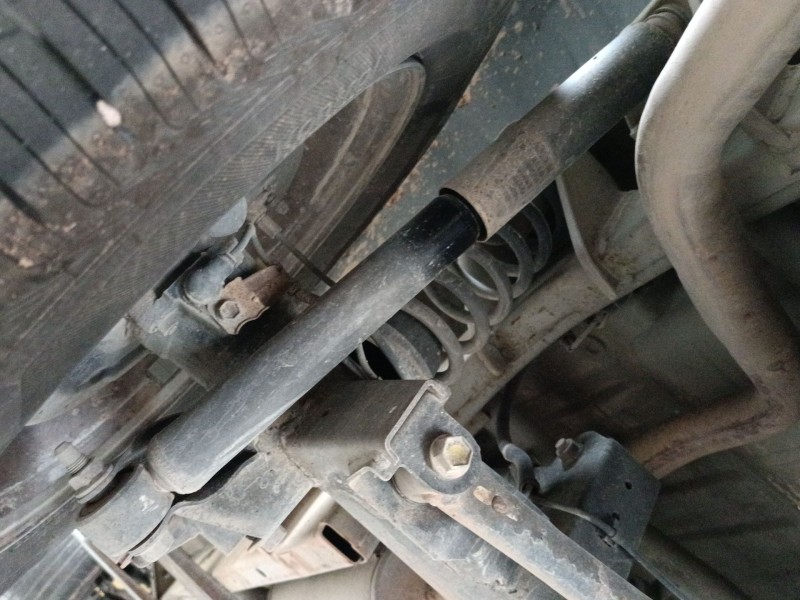 Recambio de amortiguador trasero izquierdo para suzuki grand vitara i (ft, ht) 2.0 hdi 110 16v 4x4 (sq 420d) referencia OEM IAM 