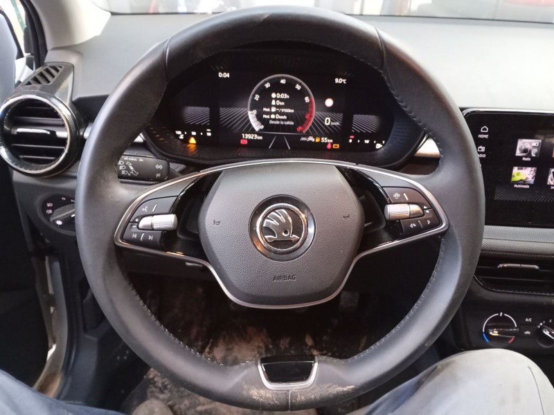 Recambio de volante para skoda fabia iv (pj3) 1.0 tsi referencia OEM IAM   