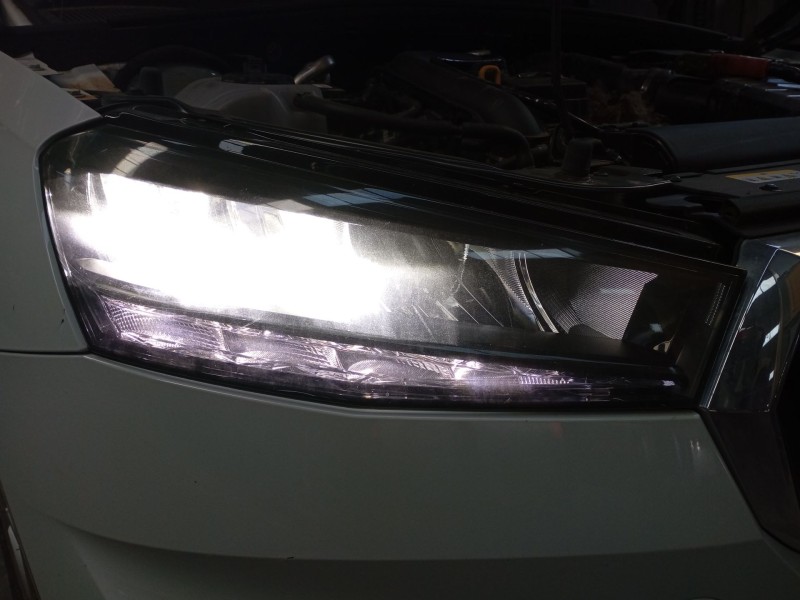 Recambio de faro derecho xenon para skoda fabia iv (pj3) 1.0 tsi referencia OEM IAM   