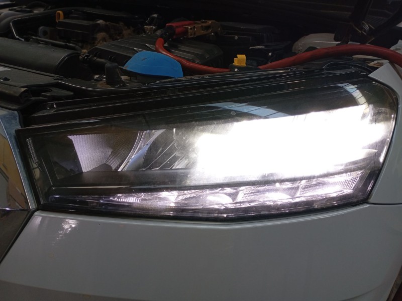 Recambio de faro izquierdo xenon para skoda fabia iv (pj3) 1.0 tsi referencia OEM IAM   