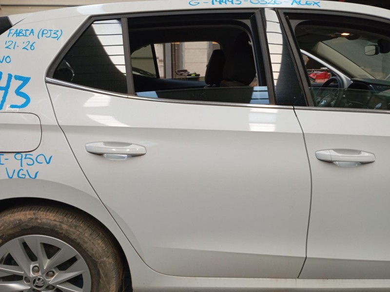 Recambio de puerta trasera derecha para skoda fabia iv (pj3) 1.0 tsi referencia OEM IAM   