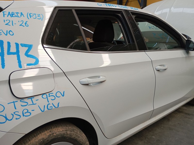 Recambio de puerta trasera derecha para skoda fabia iv (pj3) 1.0 tsi referencia OEM IAM   