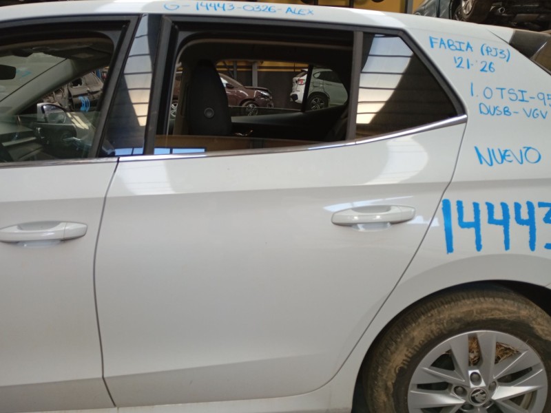 Recambio de puerta trasera izquierda para skoda fabia iv (pj3) 1.0 tsi referencia OEM IAM   