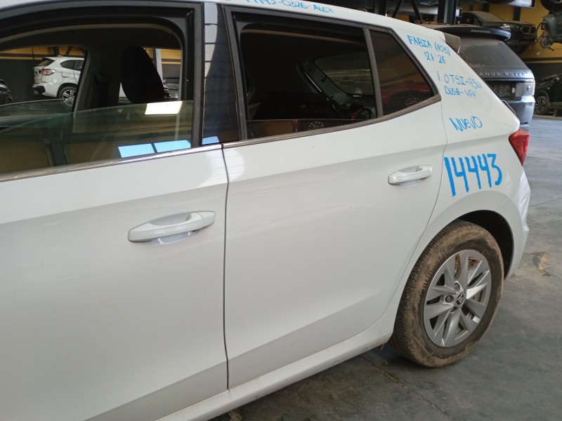 Recambio de puerta trasera izquierda para skoda fabia iv (pj3) 1.0 tsi referencia OEM IAM   