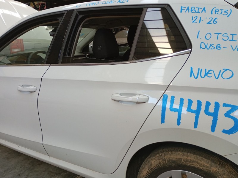 Recambio de puerta trasera izquierda para skoda fabia iv (pj3) 1.0 tsi referencia OEM IAM   
