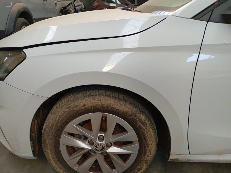 Recambio de aleta delantera izquierda para skoda fabia iv (pj3) 1.0 tsi referencia OEM IAM   