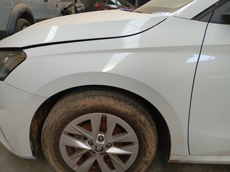 Recambio de aleta delantera izquierda para skoda fabia iv (pj3) 1.0 tsi referencia OEM IAM   