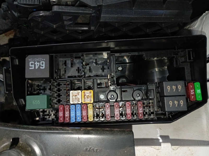 Recambio de caja reles / fusibles para skoda fabia iv (pj3) 1.0 tsi referencia OEM IAM   