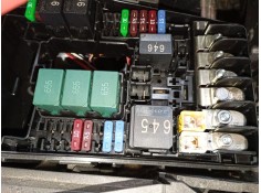 CAJA RELES / FUSIBLES 