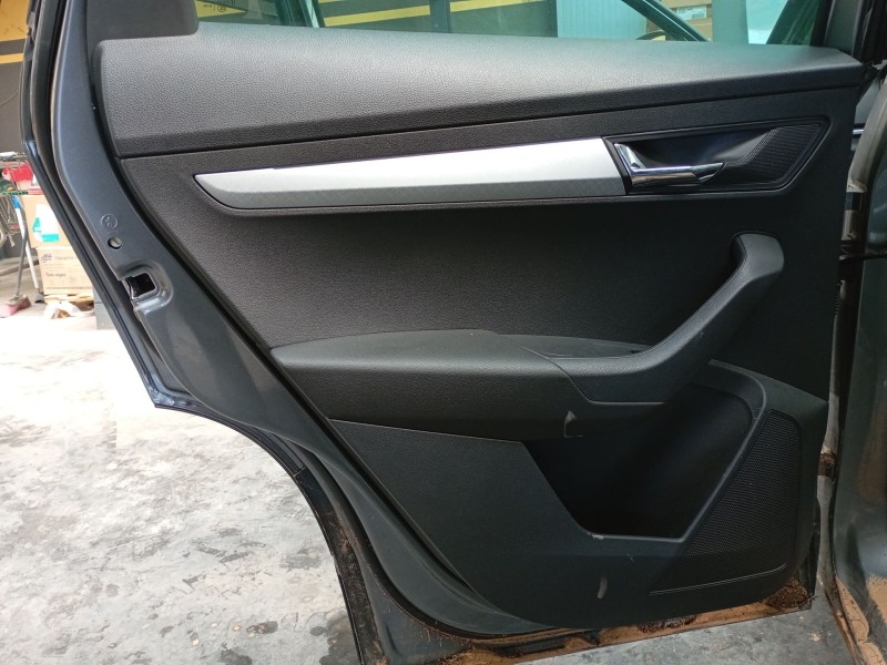 Recambio de guarnecido puerta trasera izquierda para skoda karoq (nu7, nd7) 1.5 tsi referencia OEM IAM   