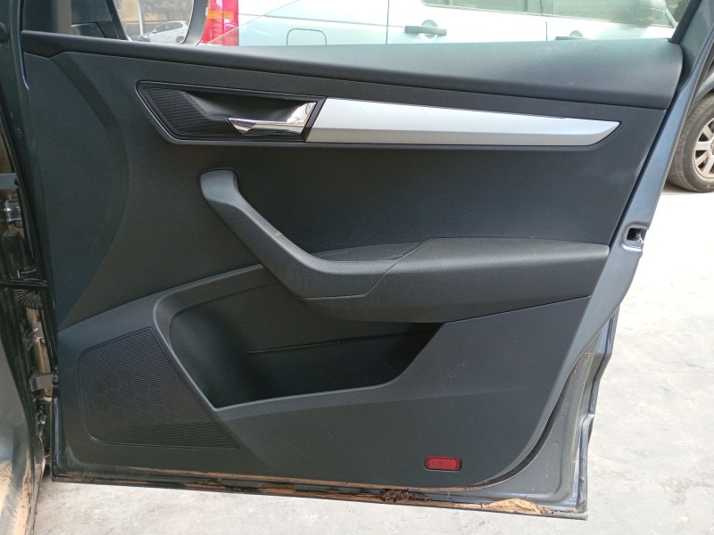 Recambio de guarnecido puerta delantera derecha para skoda karoq (nu7, nd7) 1.5 tsi referencia OEM IAM   