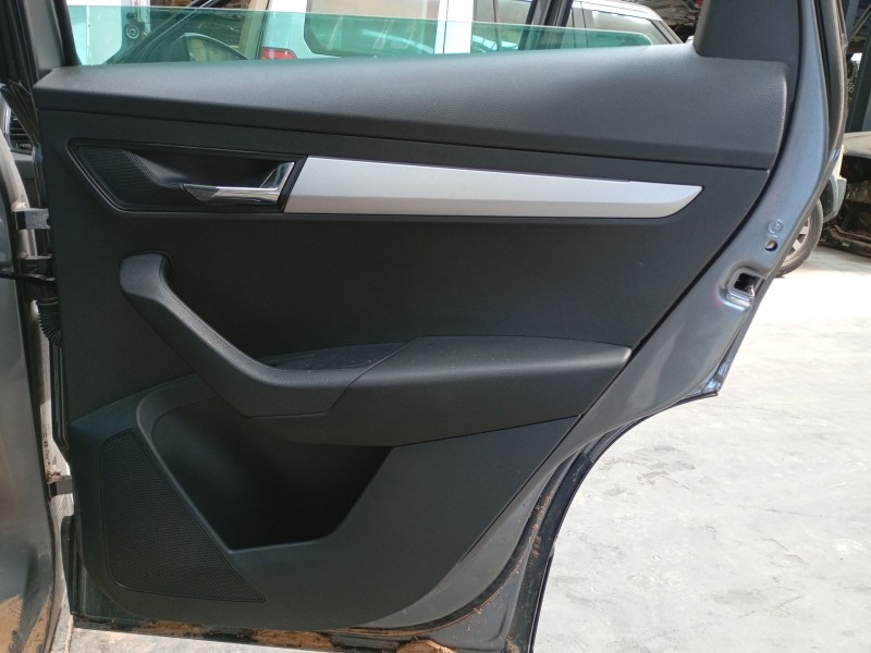 Recambio de guarnecido puerta trasera derecha para skoda karoq (nu7, nd7) 1.5 tsi referencia OEM IAM   