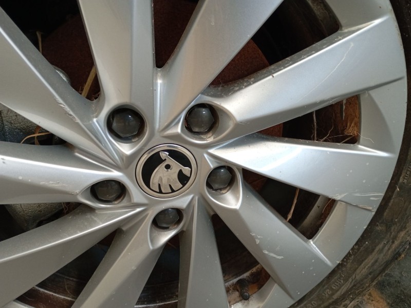 Recambio de llanta sin neumatico para skoda octavia iv (nx3, nn3, pv3) 2.0 tdi referencia OEM IAM 17 PULGADAS  