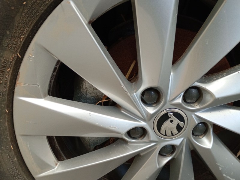 Recambio de llanta sin neumatico para skoda octavia iv (nx3, nn3, pv3) 2.0 tdi referencia OEM IAM 17 PULGADAS  