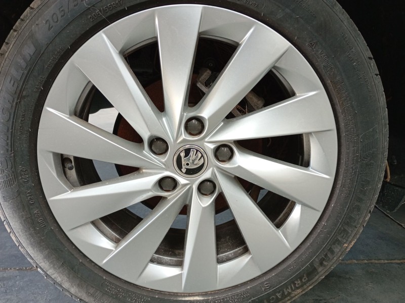 Recambio de llanta sin neumatico para skoda octavia iv (nx3, nn3, pv3) 2.0 tdi referencia OEM IAM 17 PULGADAS  