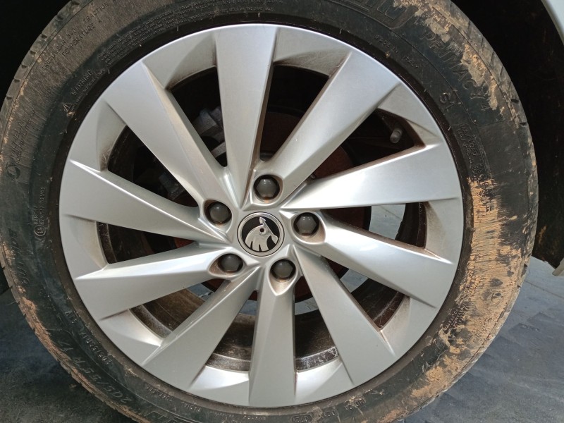 Recambio de llanta sin neumatico para skoda octavia iv (nx3, nn3, pv3) 2.0 tdi referencia OEM IAM 17 PULGADAS  
