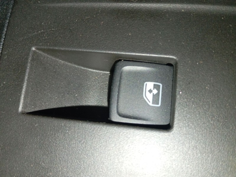 Recambio de mando elevalunas trasero derecho para skoda octavia iv (nx3, nn3, pv3) 2.0 tdi referencia OEM IAM   