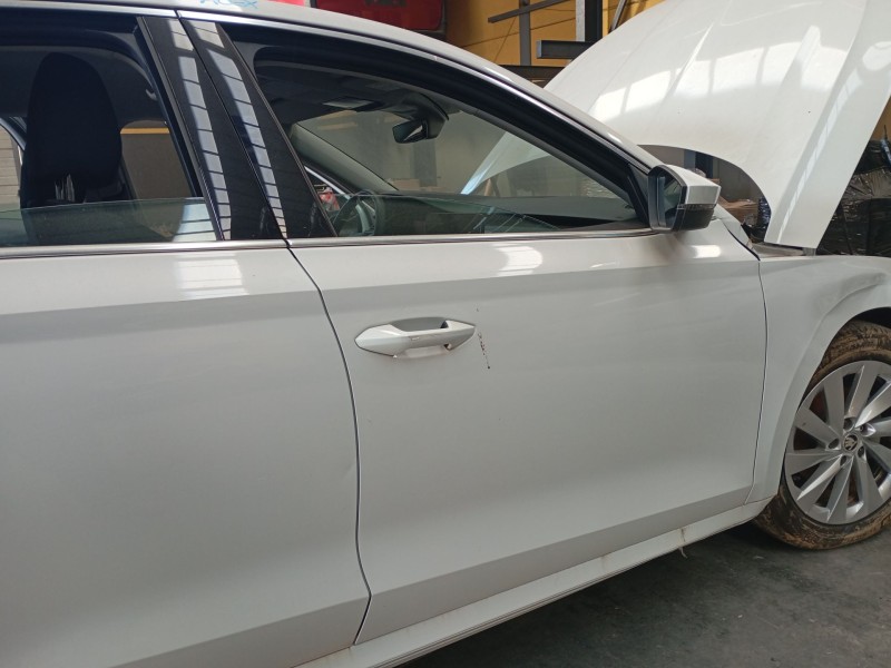 Recambio de puerta delantera derecha para skoda octavia iv (nx3, nn3, pv3) 2.0 tdi referencia OEM IAM   