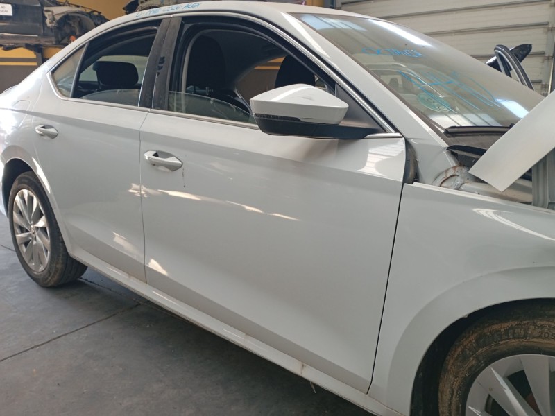 Recambio de puerta delantera derecha para skoda octavia iv (nx3, nn3, pv3) 2.0 tdi referencia OEM IAM   