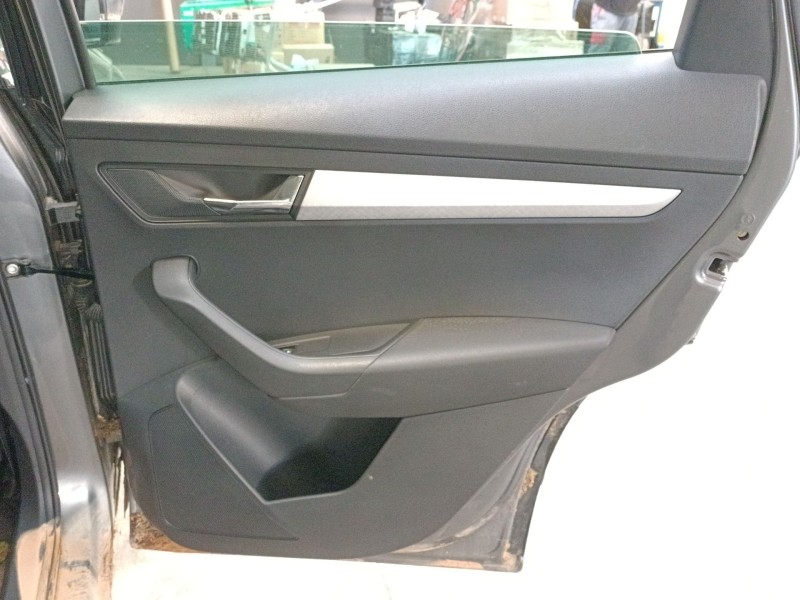 Recambio de guarnecido puerta trasera derecha para skoda karoq (nu7, nd7) 1.5 tsi referencia OEM IAM   
