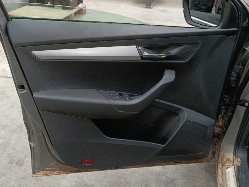 Recambio de guarnecido puerta delantera izquierda para skoda karoq (nu7, nd7) 1.5 tsi referencia OEM IAM   