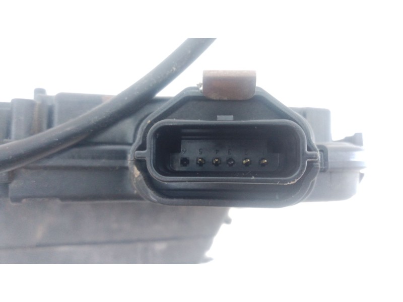 Recambio de cerradura puerta trasera izquierda para renault zoe bose referencia OEM IAM   