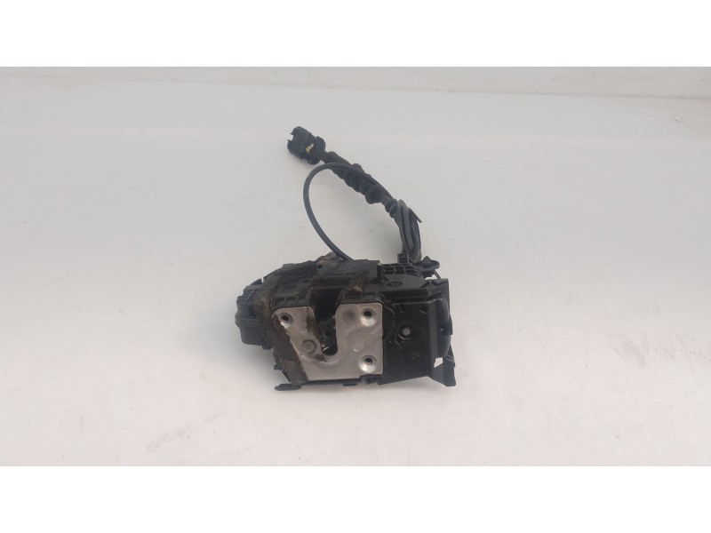 Recambio de cerradura puerta trasera izquierda para renault zoe bose referencia OEM IAM   