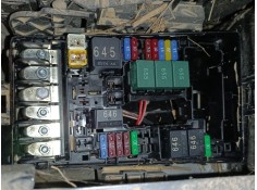 CAJA RELES / FUSIBLES 