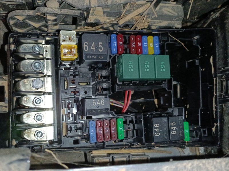 Recambio de caja reles / fusibles para skoda karoq (nu7, nd7) 1.5 tsi referencia OEM IAM   