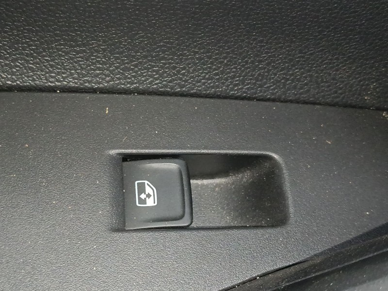 Recambio de mando elevalunas trasero izquierdo para volkswagen polo vi (aw1, bz1, ae1) 1.0 tsi referencia OEM IAM   