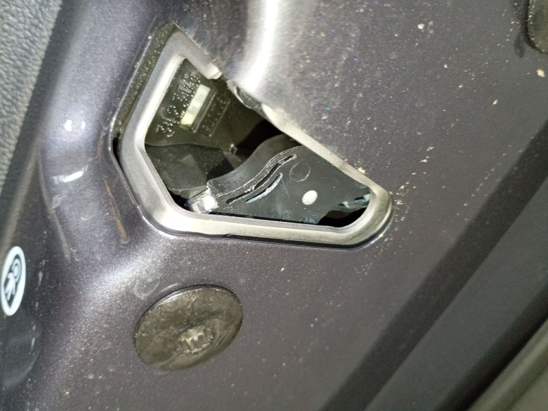 Recambio de cerradura puerta trasera derecha para volkswagen polo vi (aw1, bz1, ae1) 1.0 tsi referencia OEM IAM   