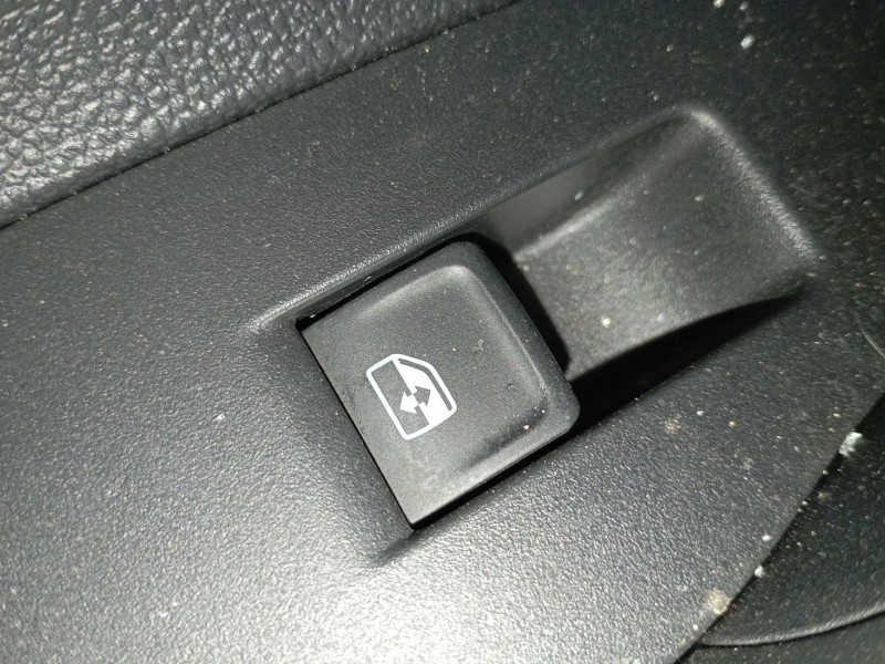 Recambio de mando elevalunas trasero izquierdo para volkswagen polo vi (aw1, bz1, ae1) 1.0 tsi referencia OEM IAM   