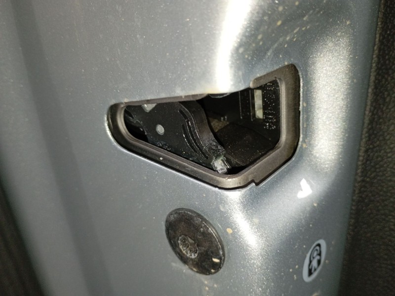 Recambio de cerradura puerta trasera izquierda para volkswagen polo vi (aw1, bz1, ae1) 1.0 tsi referencia OEM IAM   