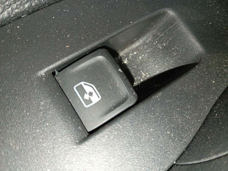 Recambio de mando elevalunas trasero izquierdo para volkswagen polo vi (aw1, bz1, ae1) 1.0 tsi referencia OEM IAM   