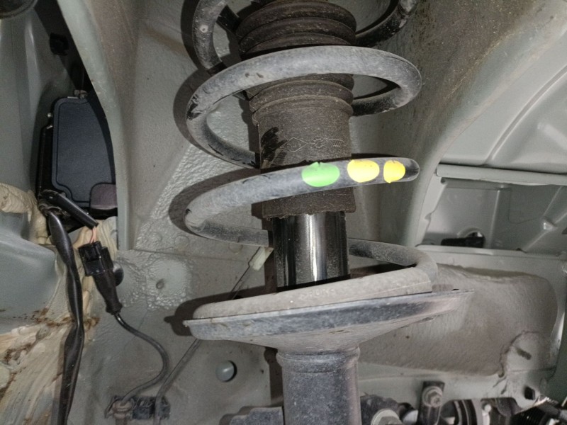 Recambio de amortiguador delantero derecho para dacia duster (hm_) 1.3 tce 130 (hmmf) referencia OEM IAM   