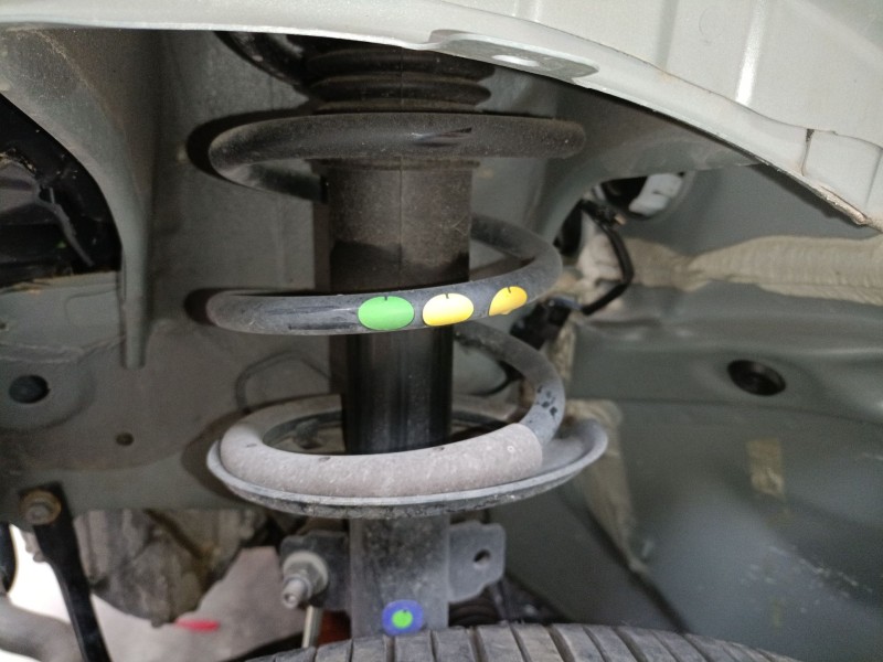 Recambio de amortiguador delantero izquierdo para dacia duster (hm_) 1.3 tce 130 (hmmf) referencia OEM IAM   