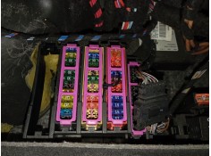 CAJA RELES / FUSIBLES 